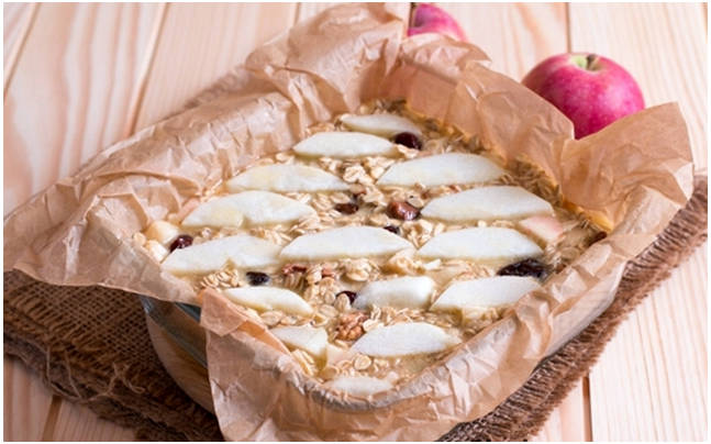 Пирог из овсяных хлопьев с яблоками за 10 минут