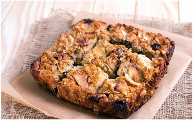Пирог из овсяных хлопьев с яблоками за 10 минут