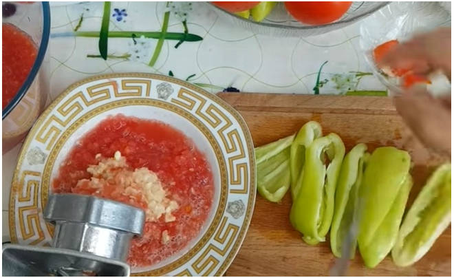 Салат «Тещин язык» из огурцов через мясорубку на зиму