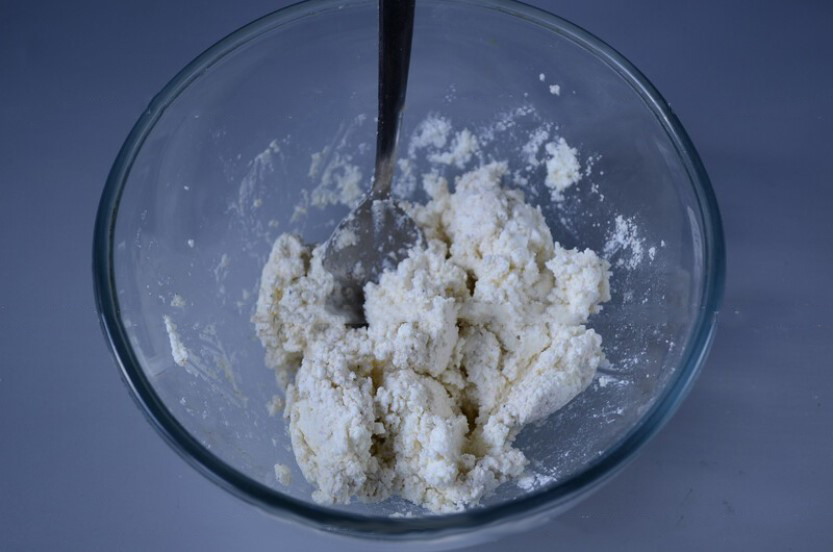 Слойки с творогом и яблоками
