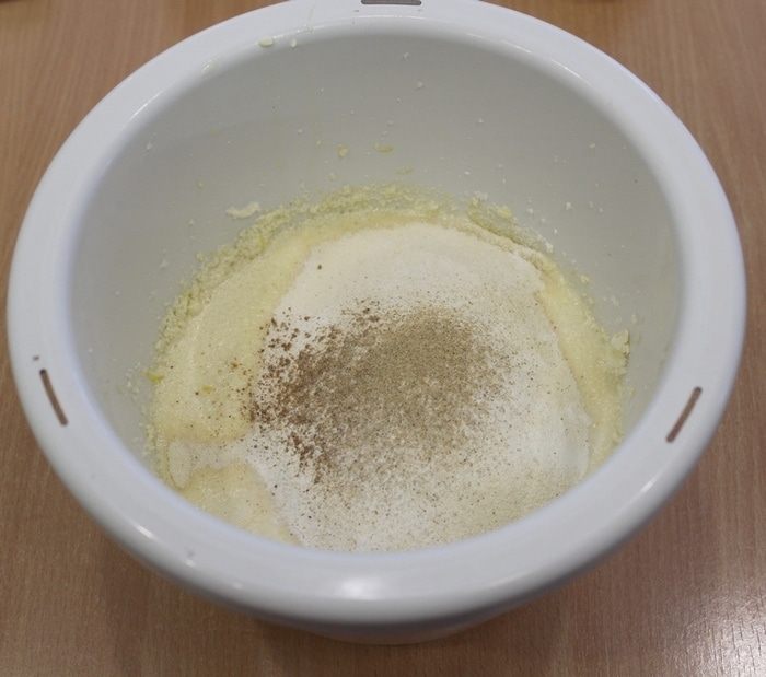 Медовый пирог с яблоками