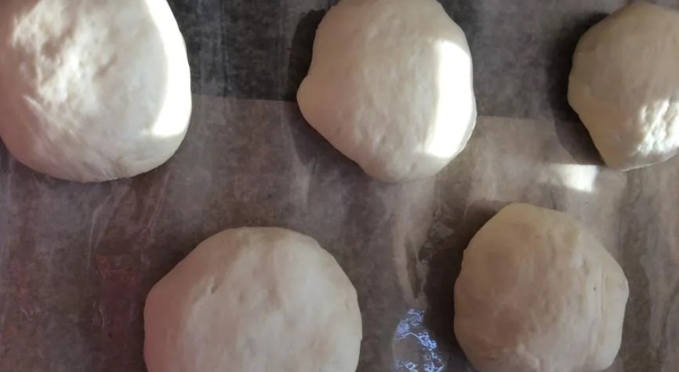 Постные пирожки с яблоками в духовке
