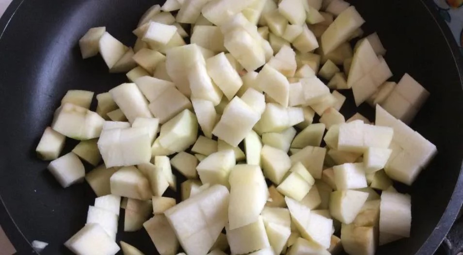 Постные пирожки с яблоками в духовке
