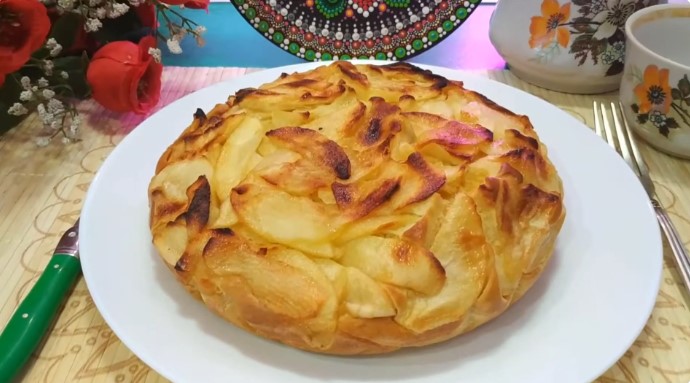 Шарлотка с яблоками в аэрогриле