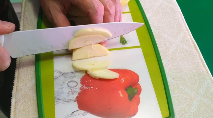 Шарлотка с яблоками в аэрогриле
