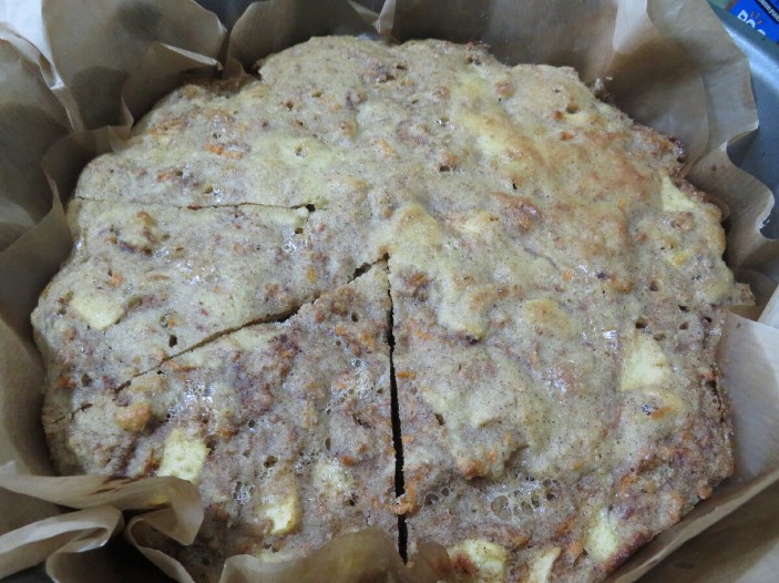 Кето шарлотка с яблоками