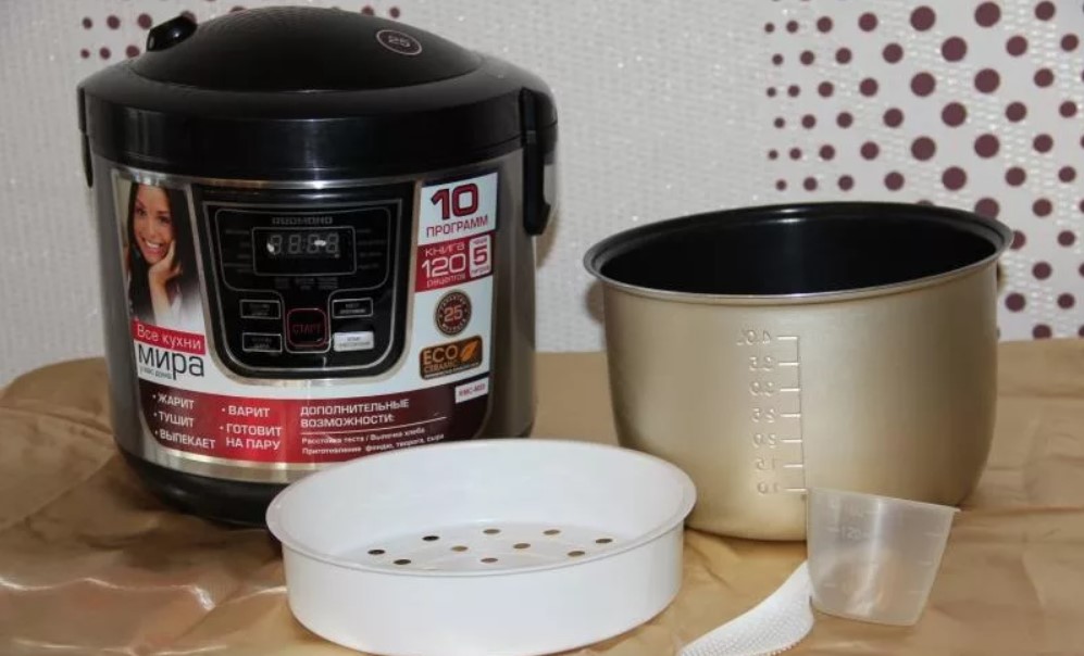 Шарлотка с яблоками в мультиварке Редмонд