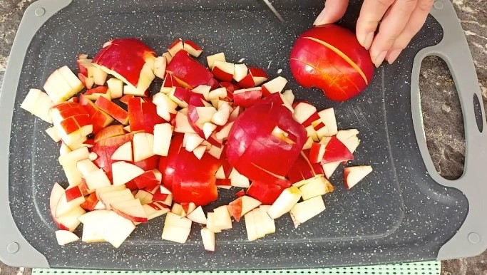 Ленивая шарлотка с яблоками