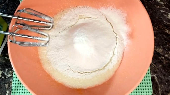 Ленивая шарлотка с яблоками