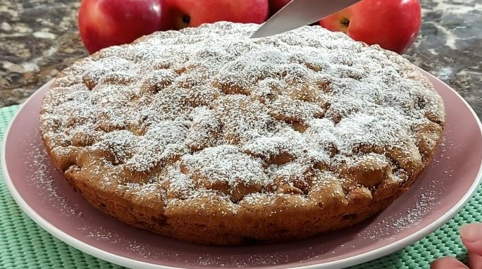Ленивая шарлотка с яблоками