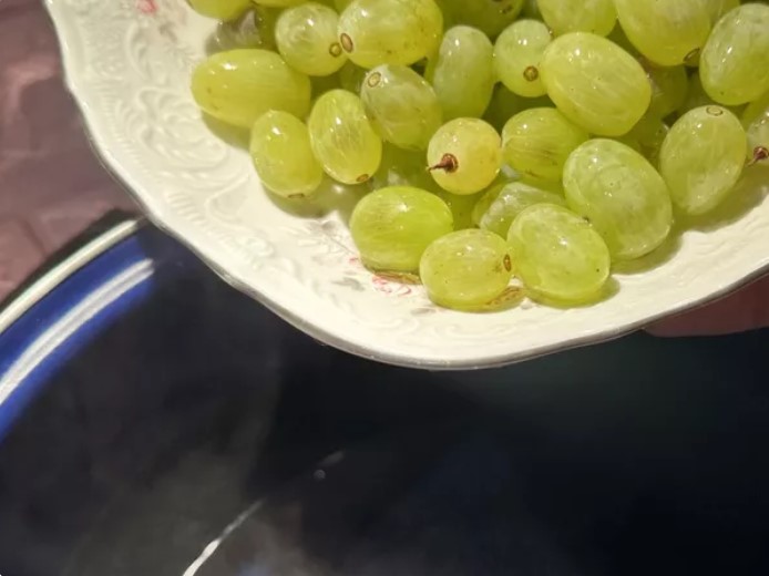 Компот из винограда в кастрюле на каждый день