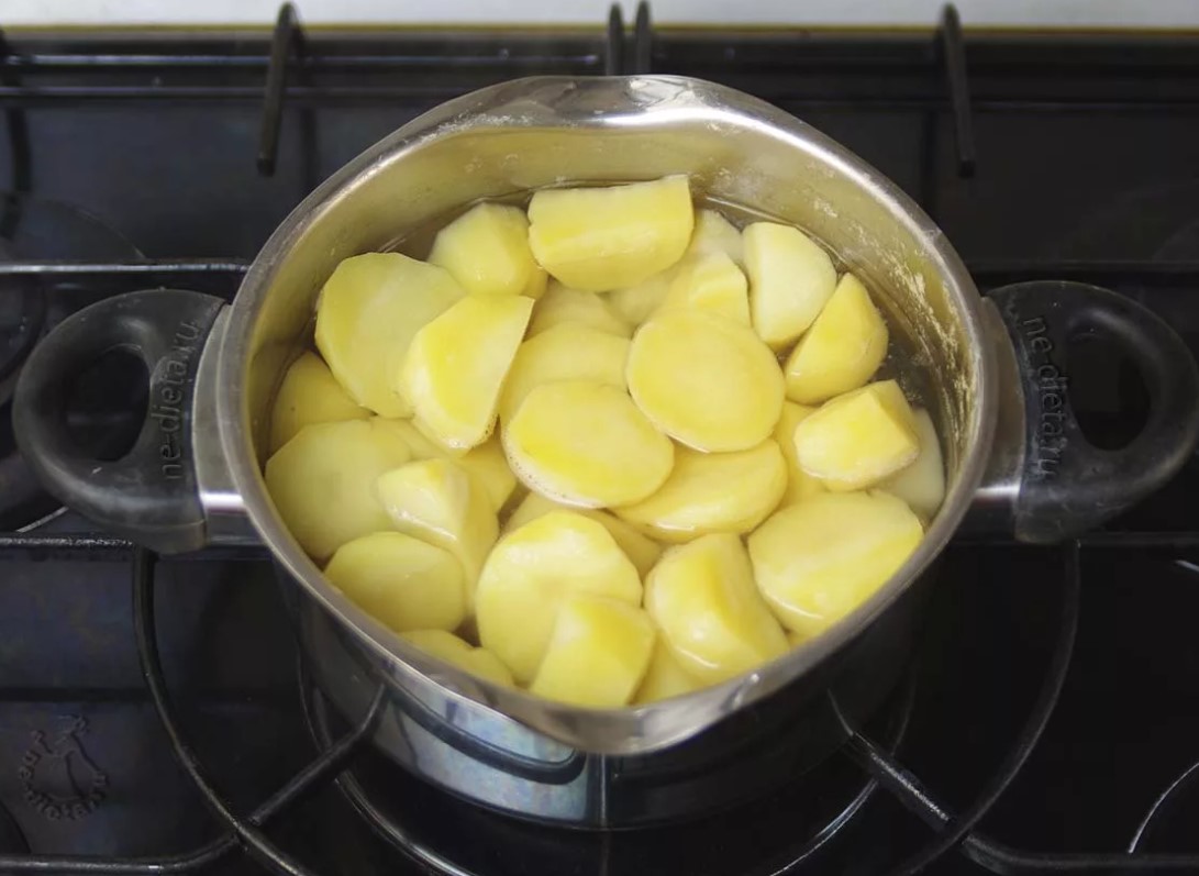 Пышные оладьи из кабачков и картофеля на сковороде