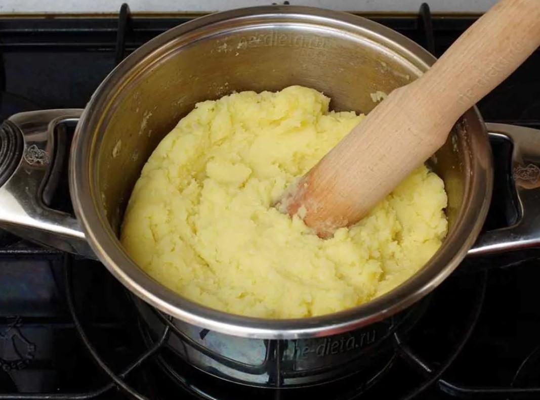 Пышные оладьи из кабачков и картофеля на сковороде
