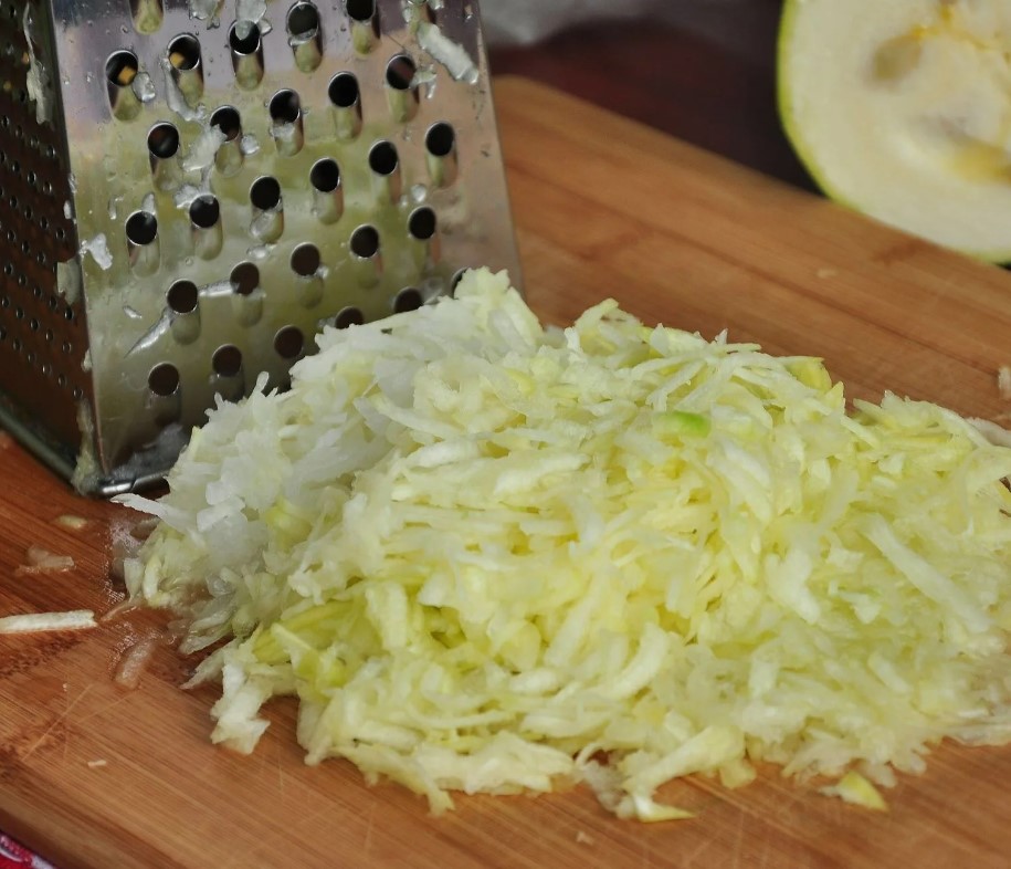 Пышные оладьи из кабачков и картофеля на сковороде