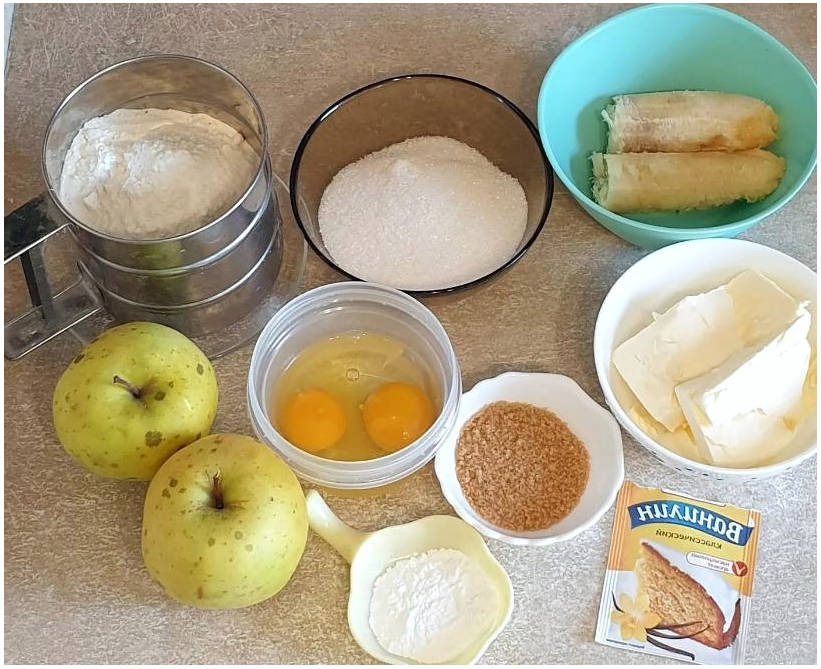 Пирог с яблоками и бананами