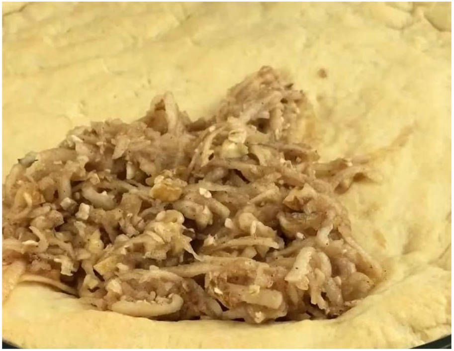 Открытый пирог с яблоками