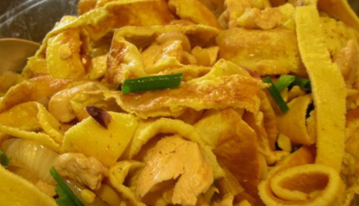 Блинный салат с куриной грудкой