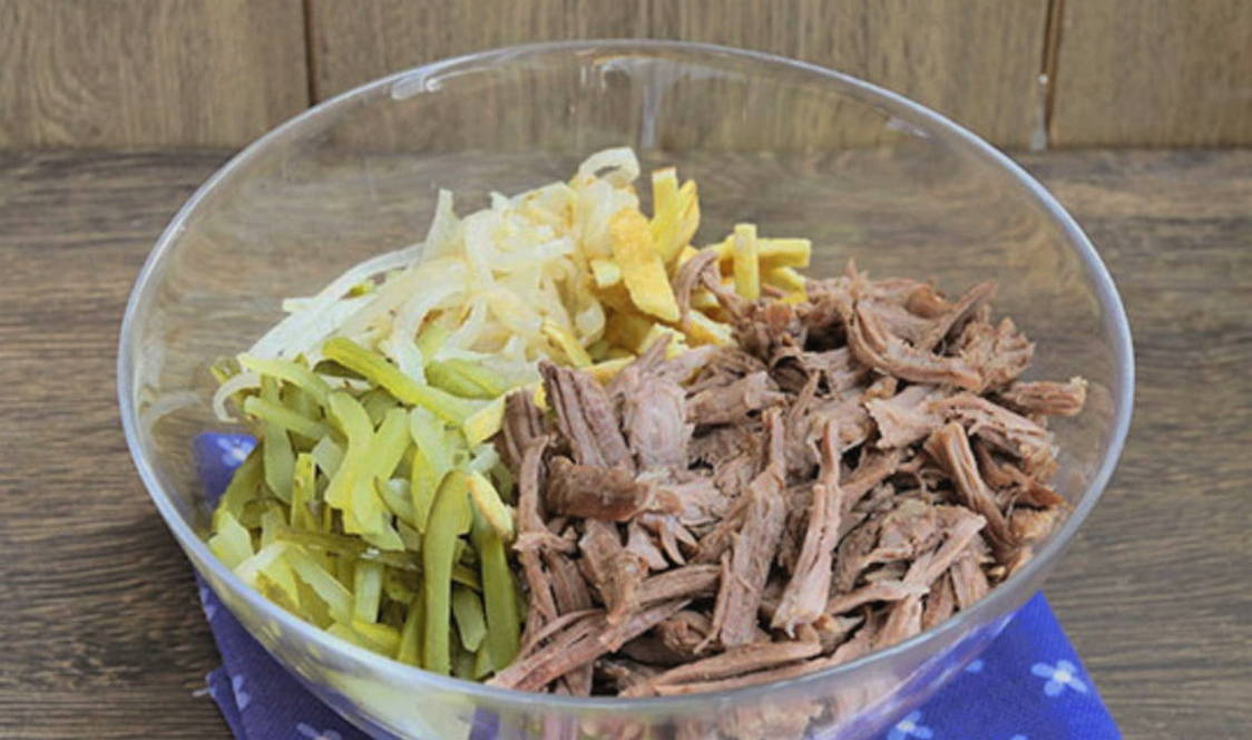 Блинный салат с мясом