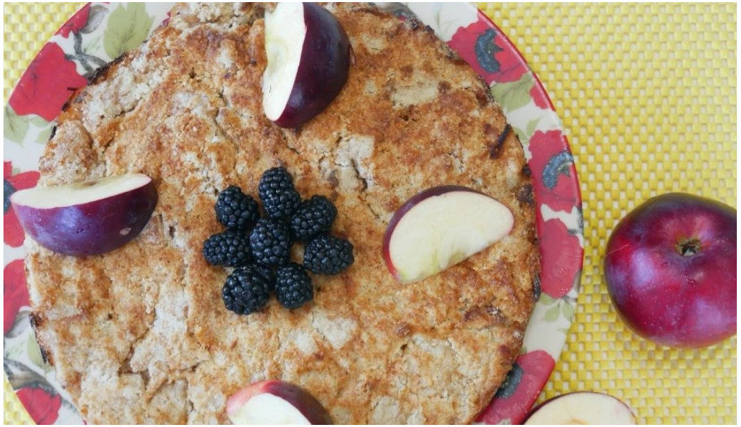 Насыпной пирог с яблоками и манкой