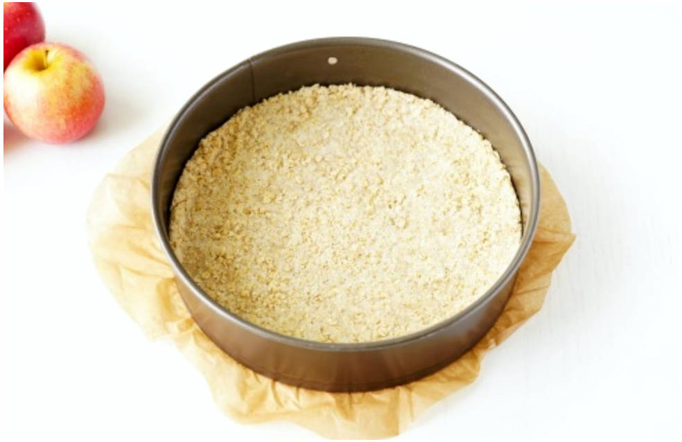 Пирог из овсяных хлопьев с яблоками