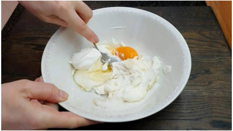 Пирог из лаваша с творогом и яблоками в духовке