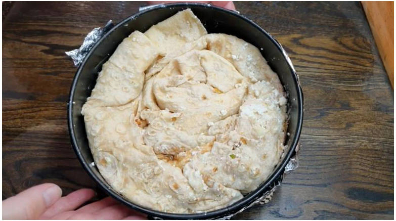 Пирог из лаваша с творогом и яблоками в духовке