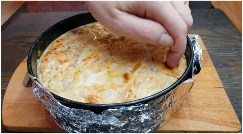 Пирог из лаваша с творогом и яблоками в духовке
