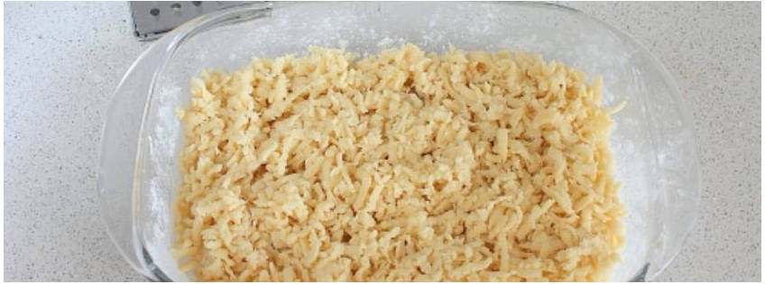 Песочный пирог с яблоками и крошкой сверху
