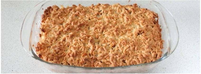 Песочный пирог с яблоками и крошкой сверху