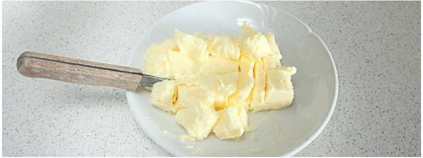 Песочный пирог с яблоками и крошкой сверху