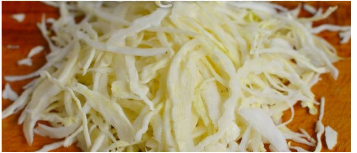 Витаминный салат из капусты, моркови, болгарского перца и уксуса