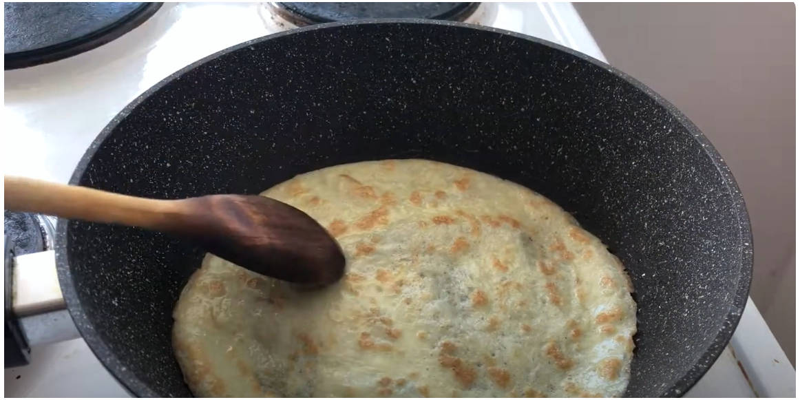 Блинный салат с копчёной куриной грудкой
