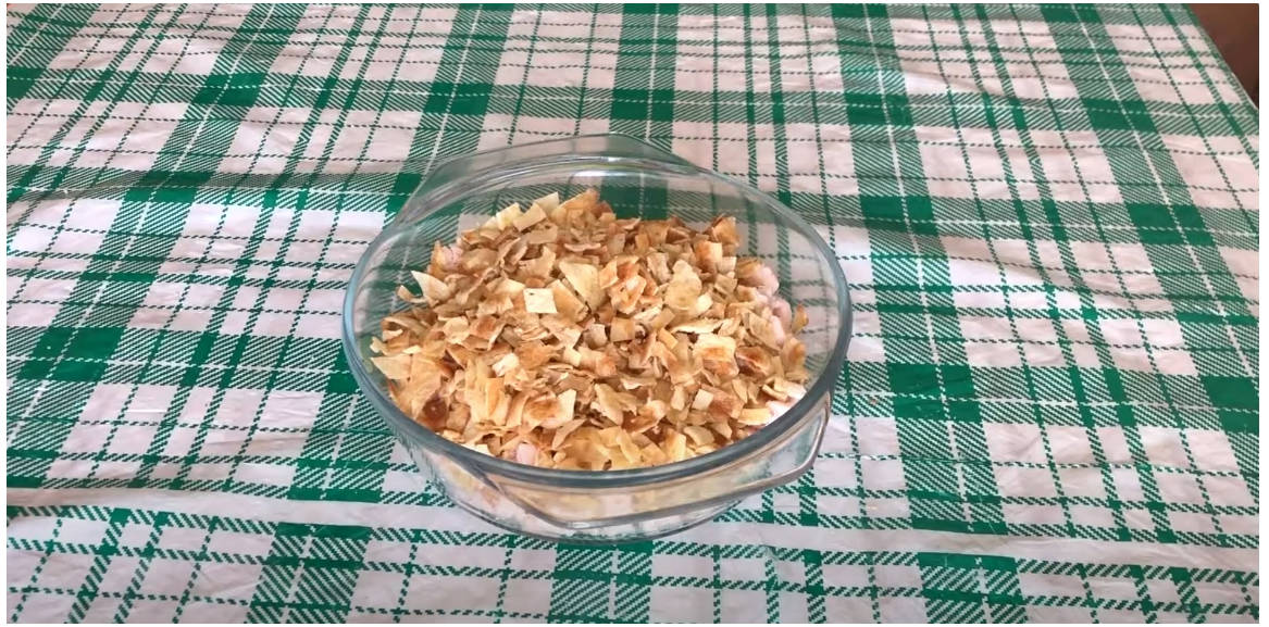 Блинный салат с копчёной куриной грудкой