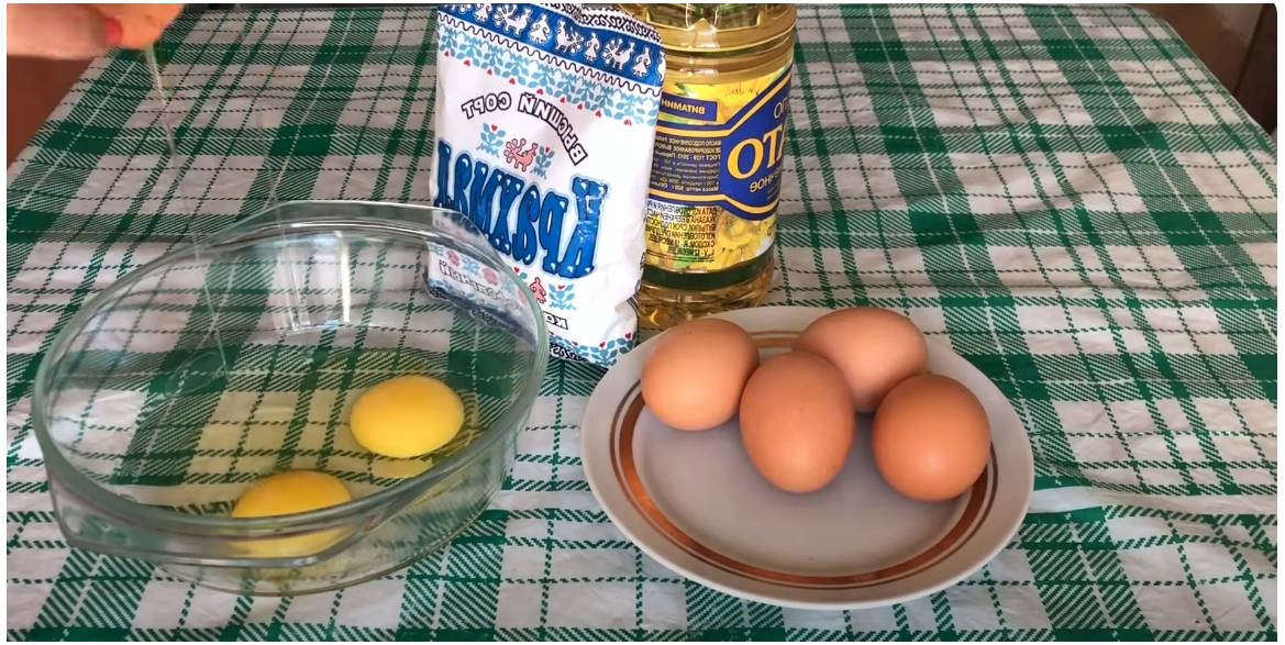 Блинный салат с копчёной куриной грудкой