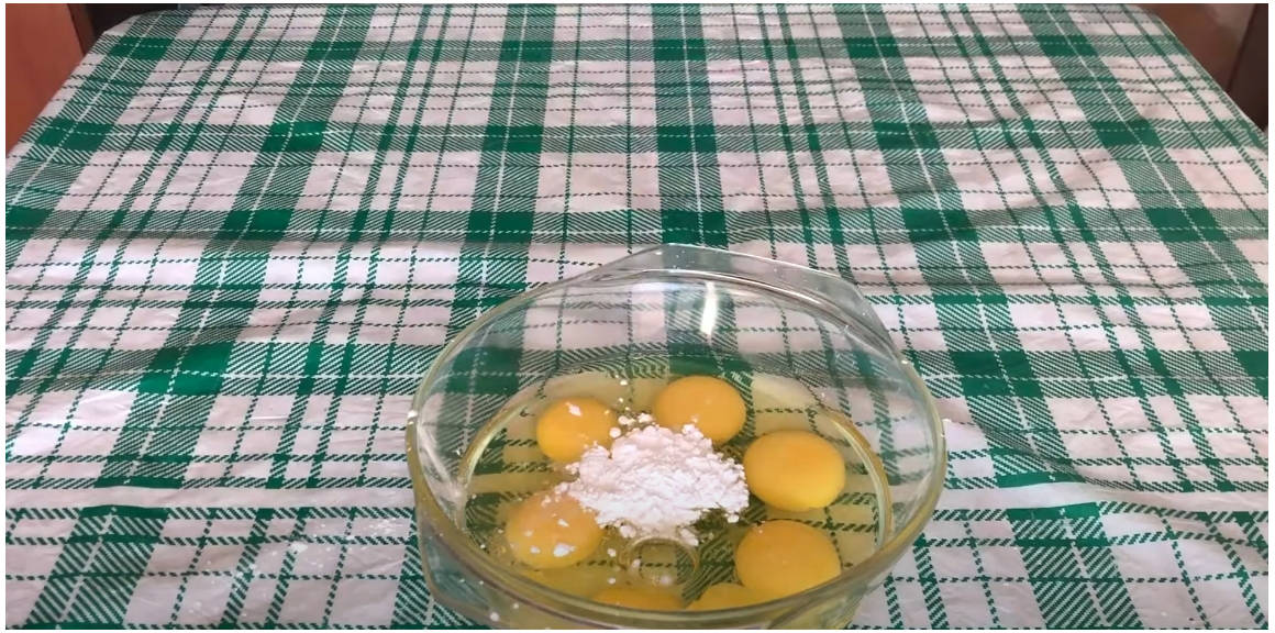 Блинный салат с копчёной куриной грудкой