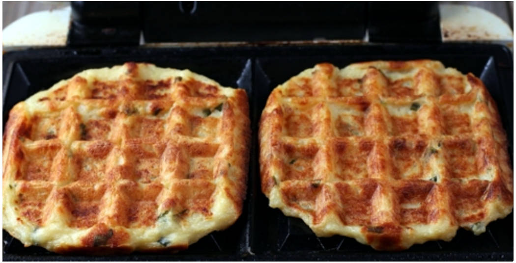 Вафли с картошкой в вафельнице