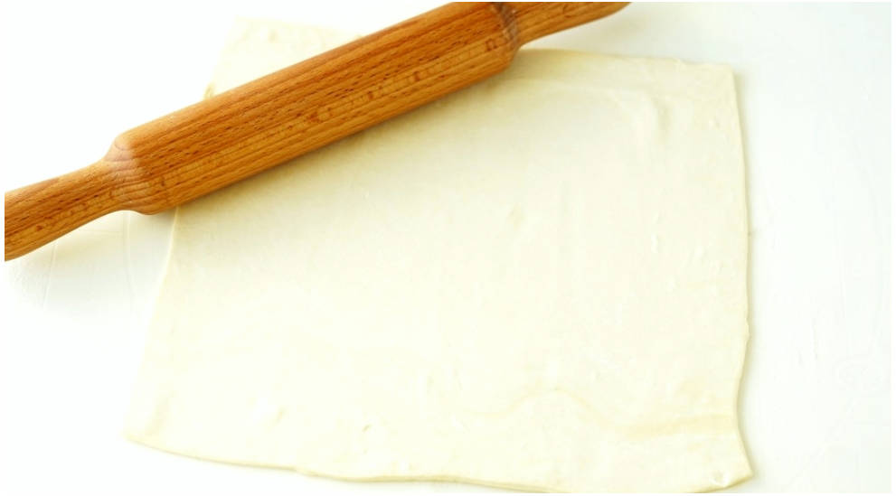 Слойки из слоёного теста с яблоками и корицей в духовке
