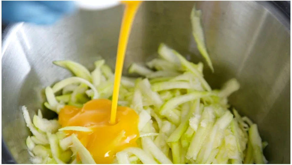 Вафли из цукини в вафельнице