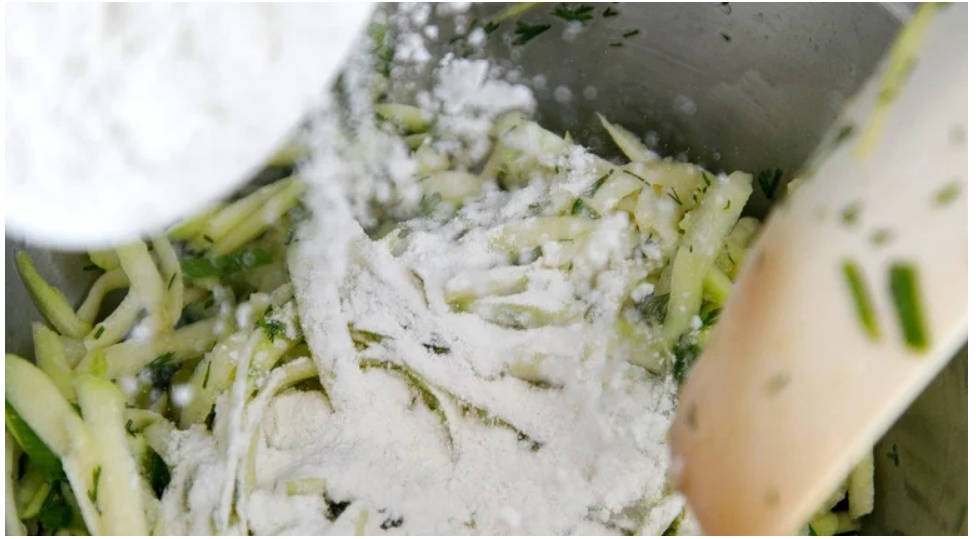 Вафли из цукини в вафельнице