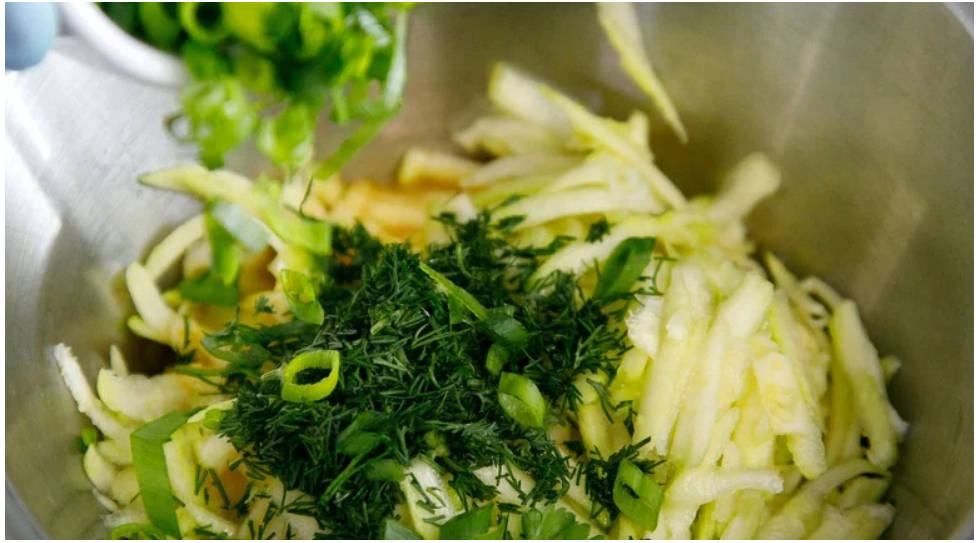 Вафли из цукини в вафельнице