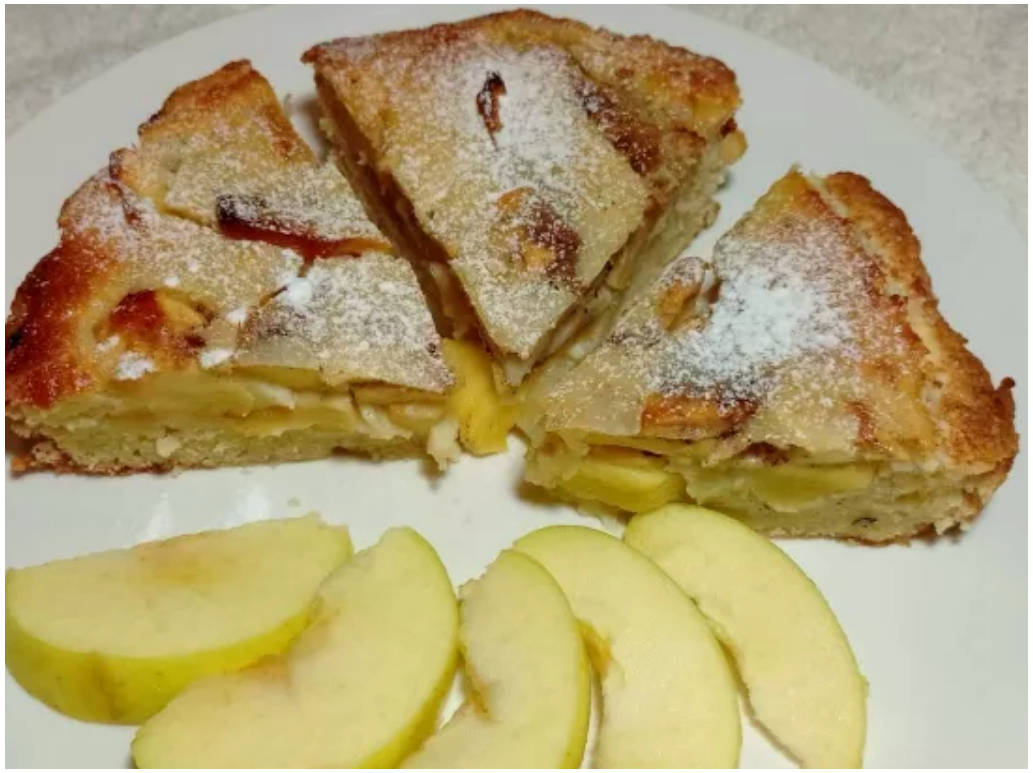 Пирог с яблоками на сметане вкуснее шарлотки, а готовить легче