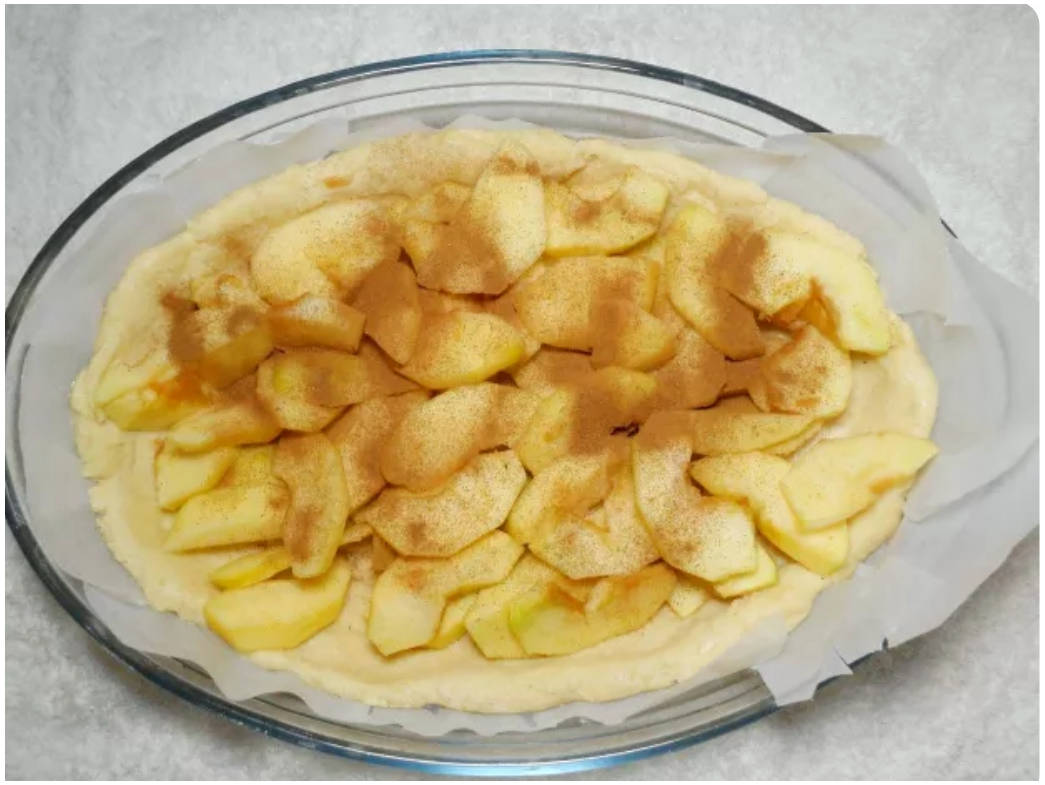 Пирог с яблоками на сметане вкуснее шарлотки, а готовить легче