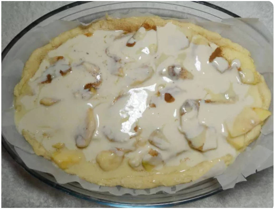 Пирог с яблоками на сметане вкуснее шарлотки, а готовить легче
