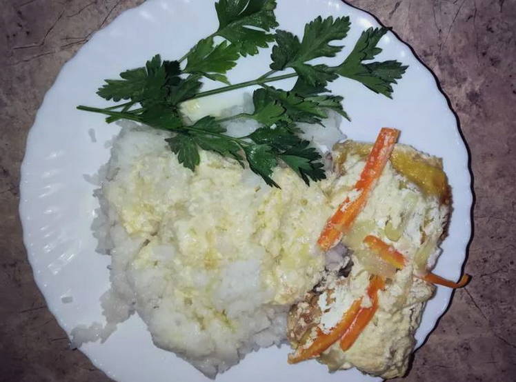 Тушеная камбала на сковороде