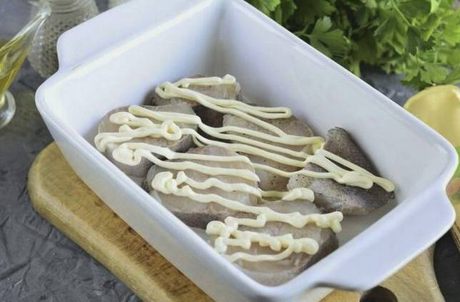 Хек с сыром в духовке