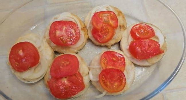 Медальоны из хека в духовке