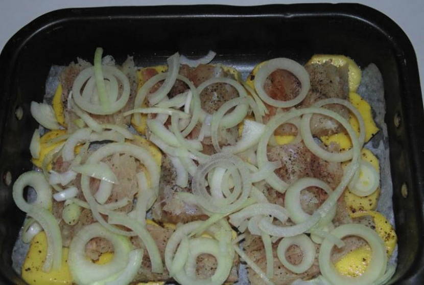 Хек с картошкой в духовке