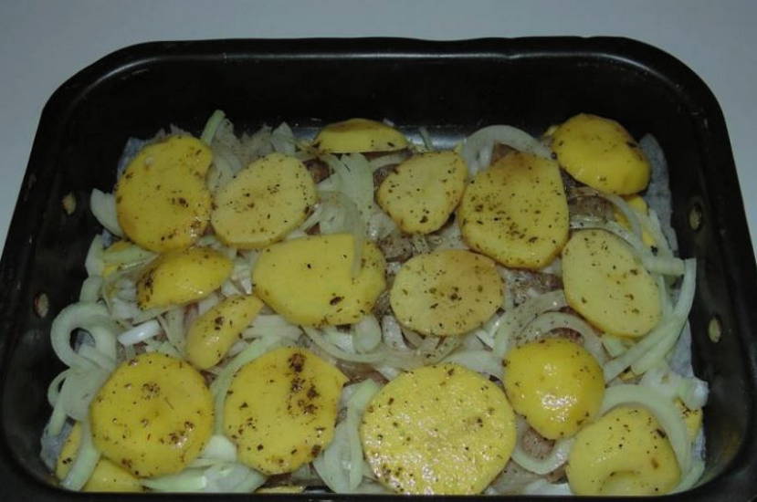 Хек с картошкой в духовке