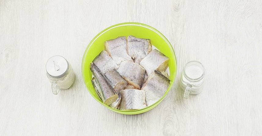 Хек с овощами в духовке