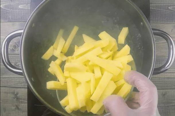 Сырный суп с фрикадельками и грибами